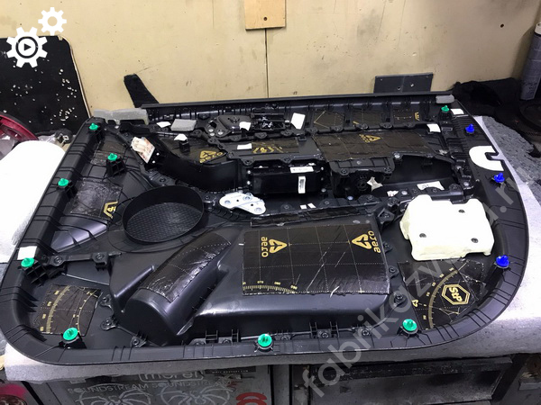 Виброизоляция обшивки левой передней двери | Hyundai Creta I Виброизоляция обшивки левой передней двери | Hyundai Creta I