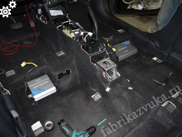 Скрытая установка усилителей на Mitsubishi Outlander III - под сиденья