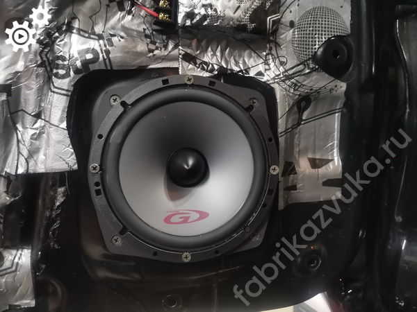 Передние динамики в Mitsubishi Pajero 4 Передние динамики в Mitsubishi Pajero 4