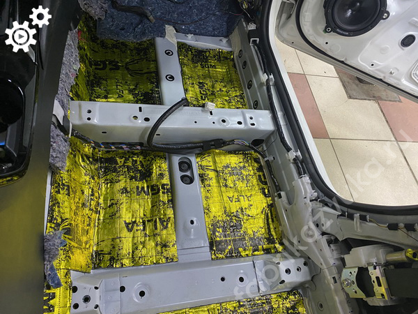 Виброизоляция пола материалом SGM | Toyota Corolla XII (E210) Виброизоляция пола материалом SGM | Toyota Corolla XII (E210)