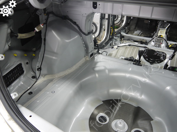 Штатная шумоизоляция задней левой арки | Hyundai Solaris II