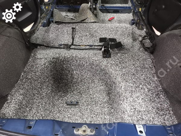 Шумоизоляция пола Ford Fiesta mk5 Шумоизоляция пола Ford Fiesta mk5