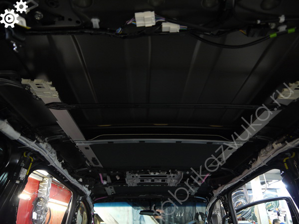 Потолок Toyota Alphard III до шумоизоляции