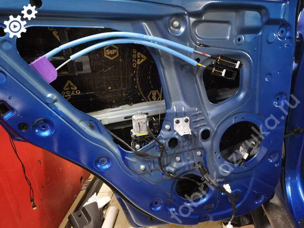 Внутренняя виброизоляция левой задней двери | Hyundai Creta I Внутренняя виброизоляция левой задней двери | Hyundai Creta I