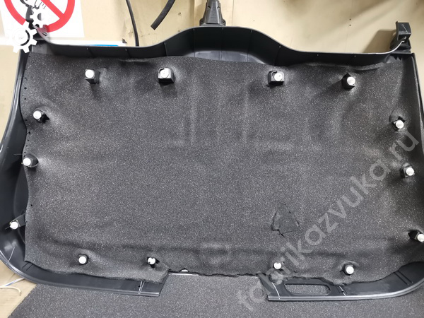 Шумоизоляция обшивки крышки багажника Mitsubishi Pajero Sport