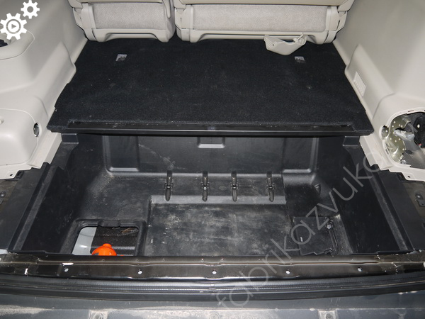 Ниша багажника перед установкой в Mitsubishi Pajero 4