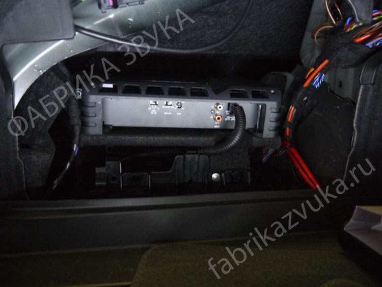 Установка усилителя Alpine PMX-T320