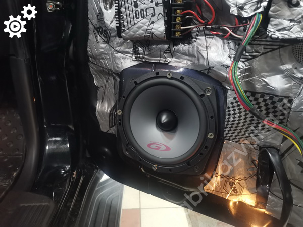 Установка фронтальной акустики в Mitsubishi Pajero 4 Установка фронтальной акустики в Mitsubishi Pajero 4