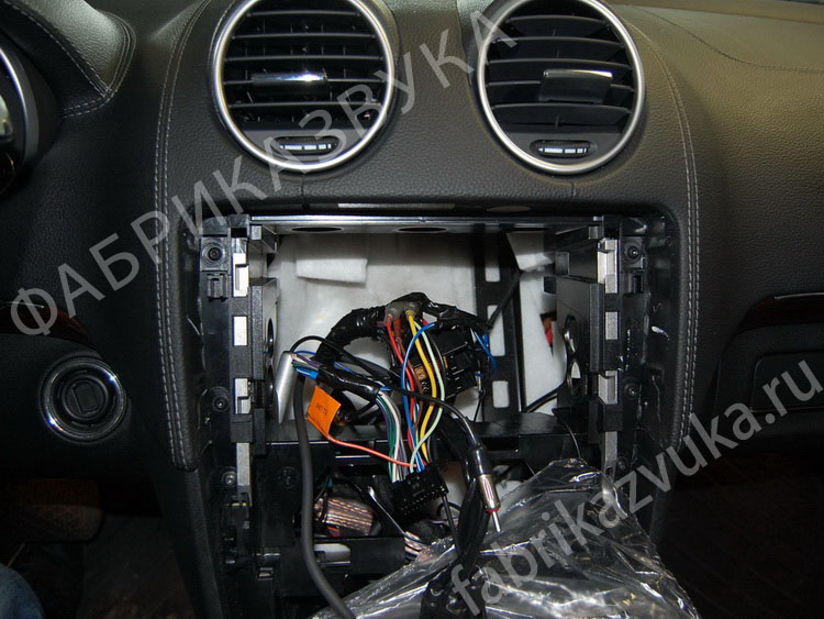 Установка рамки и головного устройства Kenwood DNX7540BT Установка рамки и головного устройства Kenwood DNX7540BT
