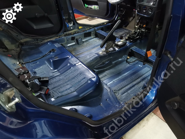 До шумоизоляции Ford Fiesta mk5 До шумоизоляции Ford Fiesta mk5