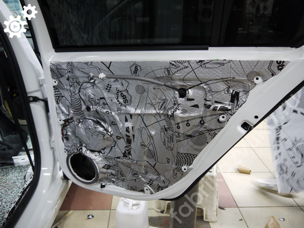 Виброизоляция правой задней двери Skoda Octavia A7