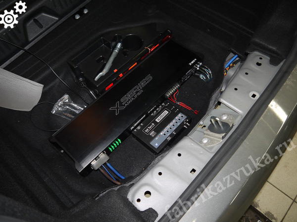 Установка усилителя и процессора на Mercedes-Benz A45 AMG