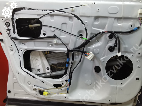 Внутренняя виброизоляция левой передней двери | Toyota RAV4 IV Рестайлинг