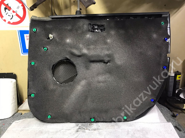 Шумоизоляция обшивки левой передней двери | Hyundai Creta I Шумоизоляция обшивки левой передней двери | Hyundai Creta I