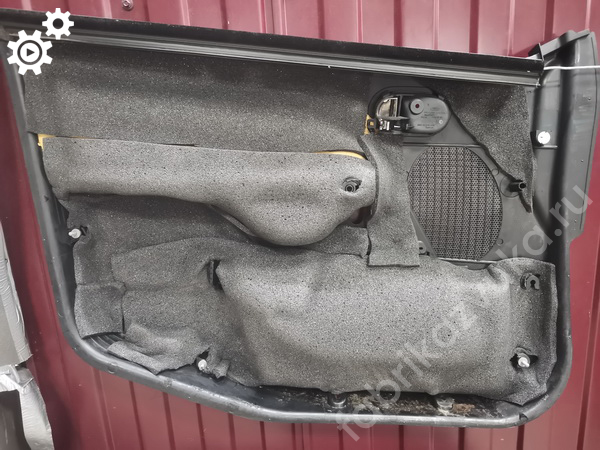 Шумоизоляция правой передней двери Ford Fiesta mk5 Шумоизоляция правой передней двери Ford Fiesta mk5