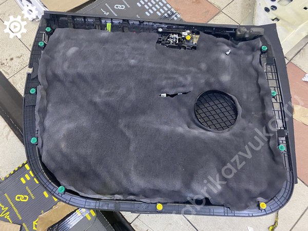 Шумоизоляция обшивки левой передней двери | Hyundai Tucson III Рестайлинг Шумоизоляция обшивки левой передней двери | Hyundai Tucson III Рестайлинг