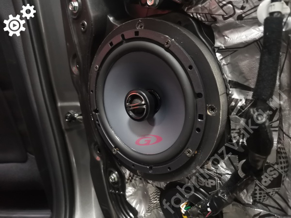 Замена тыловых динамиков в Kia Cerato III Рестайлинг