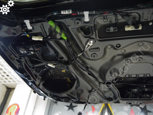Шумоизоляция крышки багажника Toyota Alphard III