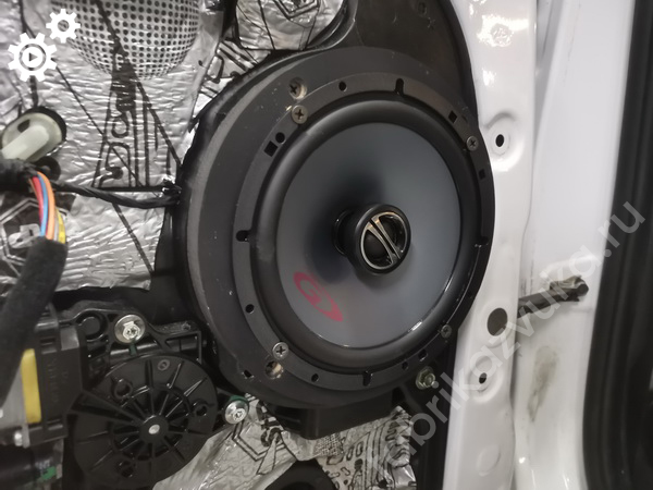 Монтаж тыловой акустики в Hyundai i30 II Монтаж тыловой акустики в Hyundai i30 II