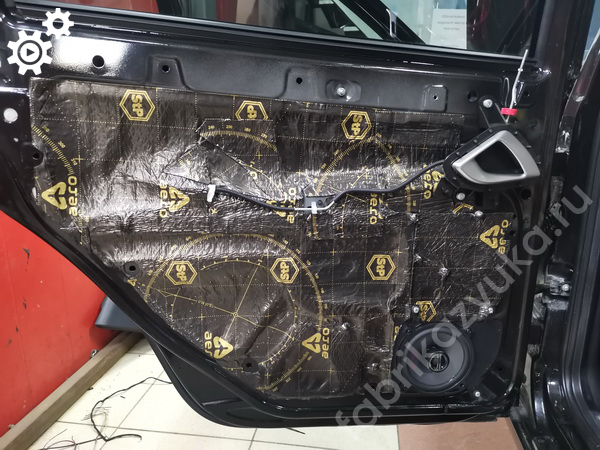 Левая задняя дверь Lada Granta FL - второй слой виброизоляции Левая задняя дверь Lada Granta FL - второй слой виброизоляции