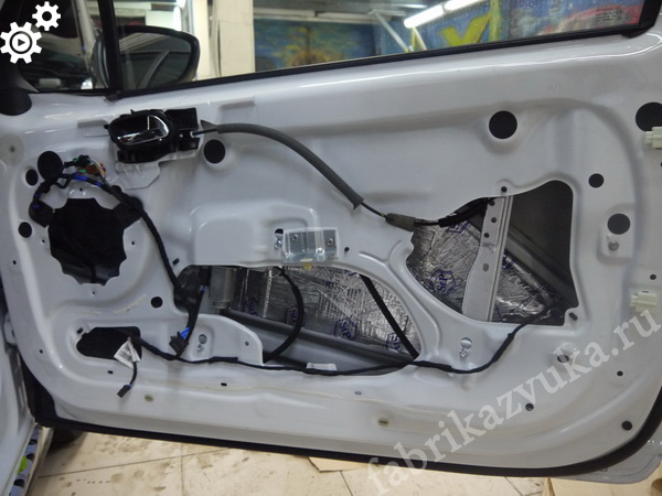 Шумоизоляция двери Citroen DS3