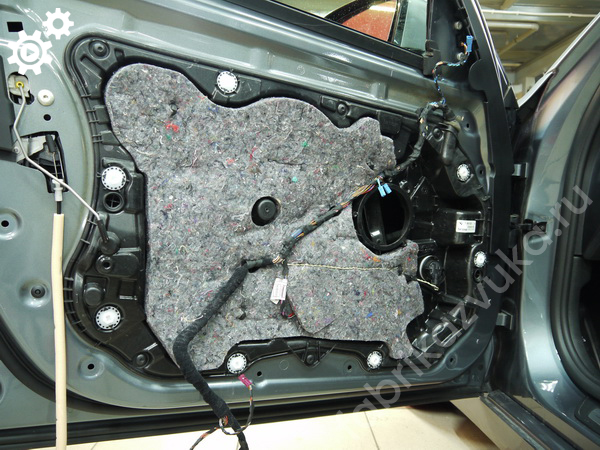 Посадочные места под сч акустику в BMW 5er (G30)