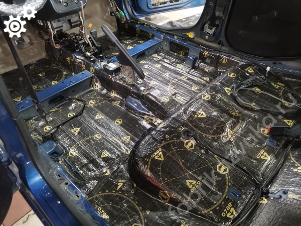 Качественная виброизоляция пола Ford Fiesta mk5 Качественная виброизоляция пола Ford Fiesta mk5
