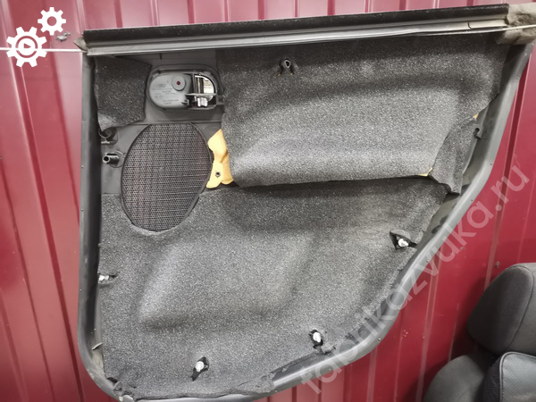 Шумоизоляция левой задней двери Ford Fiesta mk5 Шумоизоляция левой задней двери Ford Fiesta mk5