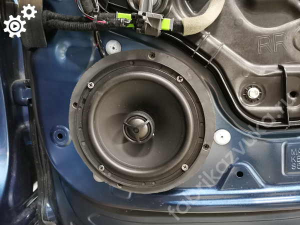 Тыловая акустика в Mazda CX-5