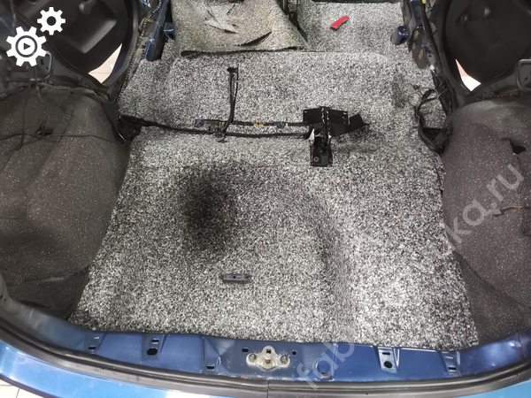 Второй слой шумоизоляции пола Ford Fiesta mk5 Второй слой шумоизоляции пола Ford Fiesta mk5