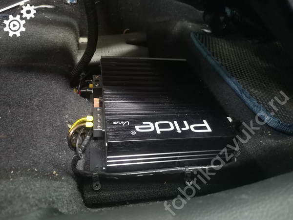 Усилитель под сиденьем в Hyundai i30 II