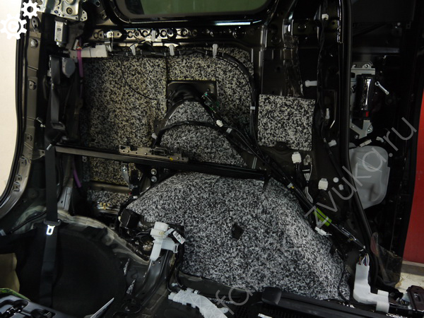 Процесс шумоизоляции Toyota Alphard III