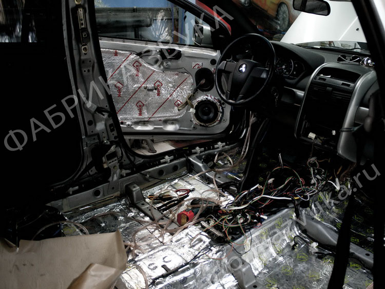 Шумоизоляция днища Mitsubishi Galant Шумоизоляция днища Mitsubishi Galant