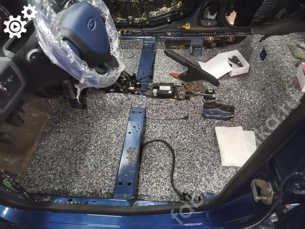 Процесс шумоизоляции пола Ford Fiesta mk5 Процесс шумоизоляции пола Ford Fiesta mk5