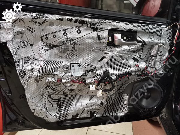 Виброизоляция передней левой двери Kia Rio 3