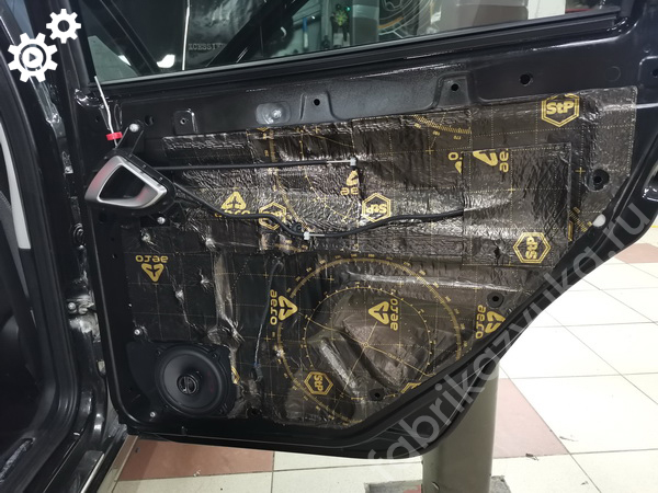 Задняя правая дверь Lada Granta FL - второй слой виброизоляции Задняя правая дверь Lada Granta FL - второй слой виброизоляции