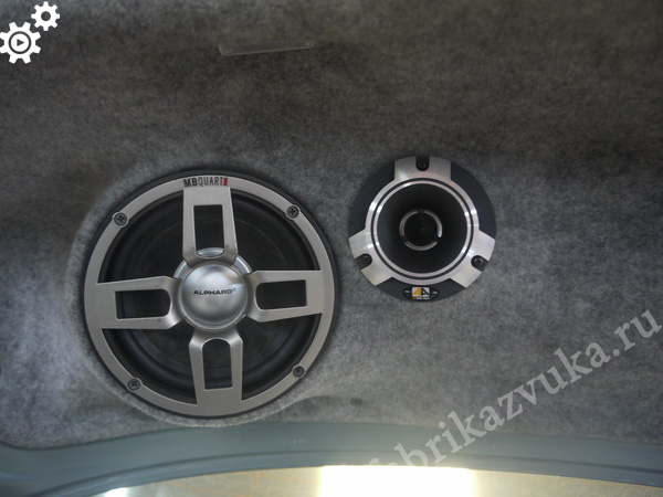 Мидбасы Alphard и пищалки Airtone в BMW E46