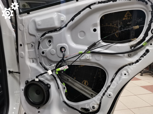 Внутренняя виброизоляция правой задней двери | Toyota RAV4 IV Рестайлинг