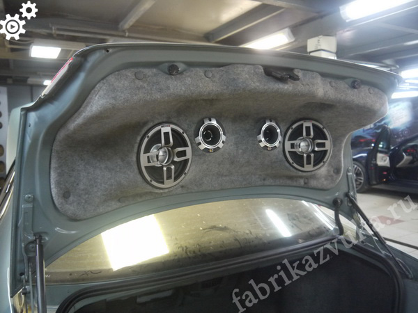 Установка мидбасов и пищалок в крышку багажника BMW E46