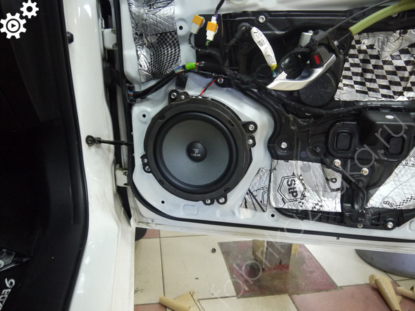 Установка передней акустики в Mazda 6 III