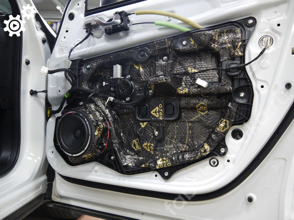 Аудиоподготовка дверей Mazda CX-5