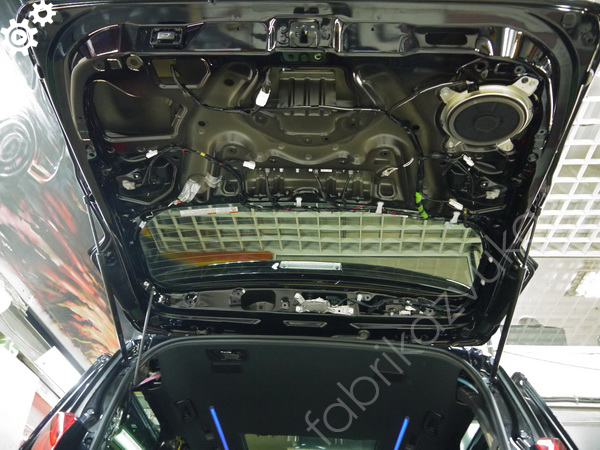 Крышка багажника Toyota Alphard III до шумоизоляции