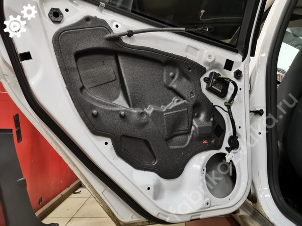 Штатная шумоизоляция задней левой двери Ford Focus 3 Рестайлинг