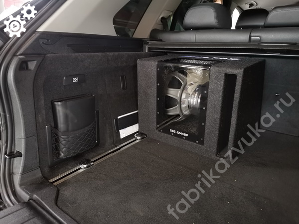 Сабвуфер и усилитель в BMW X5 F15