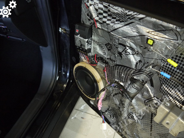 Установка компонентной акустики Mitsubishi Outlander III