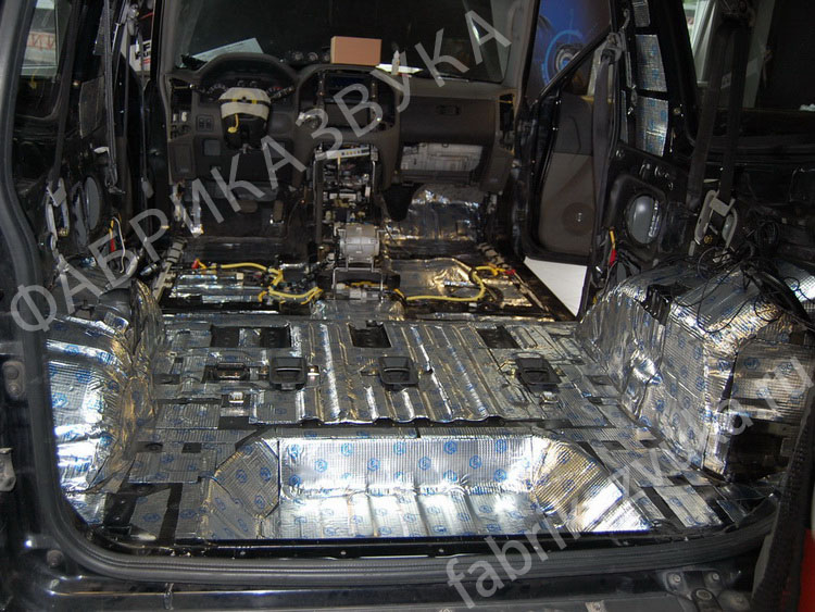 Шумоизоляция днища Mitsubishi Pajero Шумоизоляция днища Mitsubishi Pajero