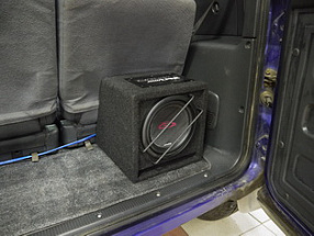 Пассивный сабвуфер в Toyota RAV4