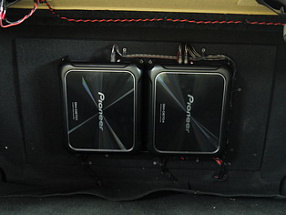 Установка двух автоусилителей в Lada 4x4 Niva