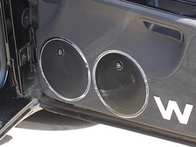 Подиумы для акустики в Audi S8