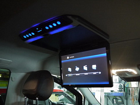 Установка потолочного монитора на Mercedes-Benz Vito